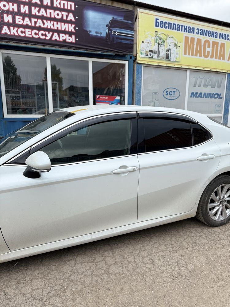 Дефлекторы окон с хромом Toyota Camry 70/75 с 2018 по 2024