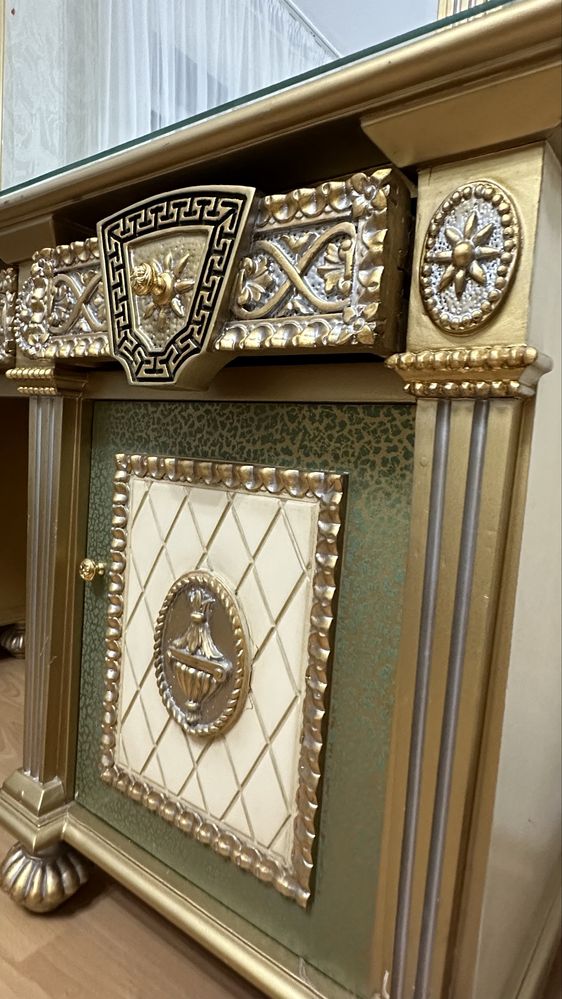 Спальняя гарнитура Versace ручной работы
