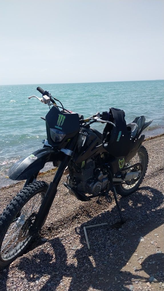 Мотоцик эндуро 250куб