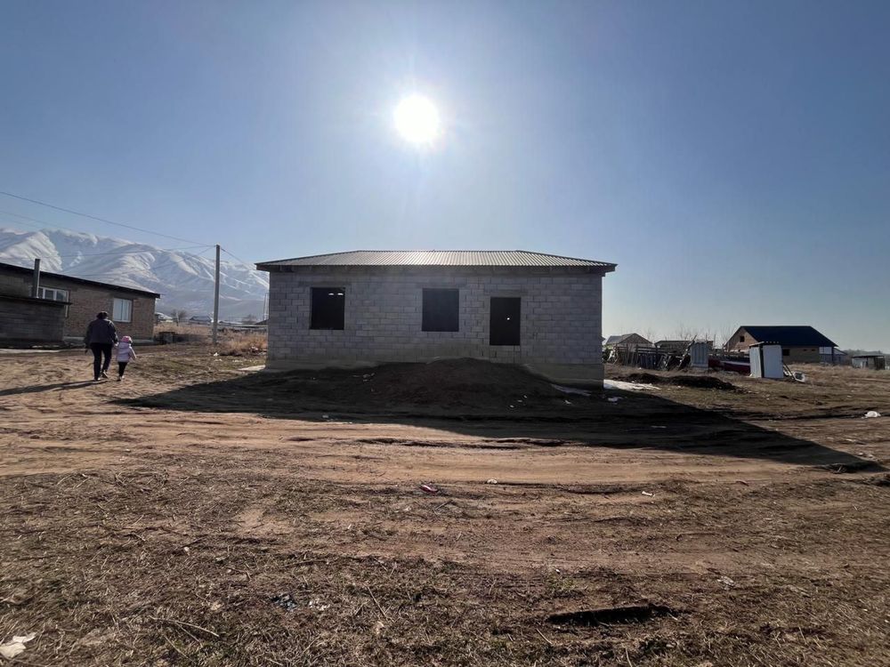 Продам 8 соток земли с недостроенной времянкой