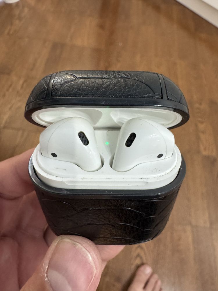 Продам airpods 1 поколения в хорошем состоянии