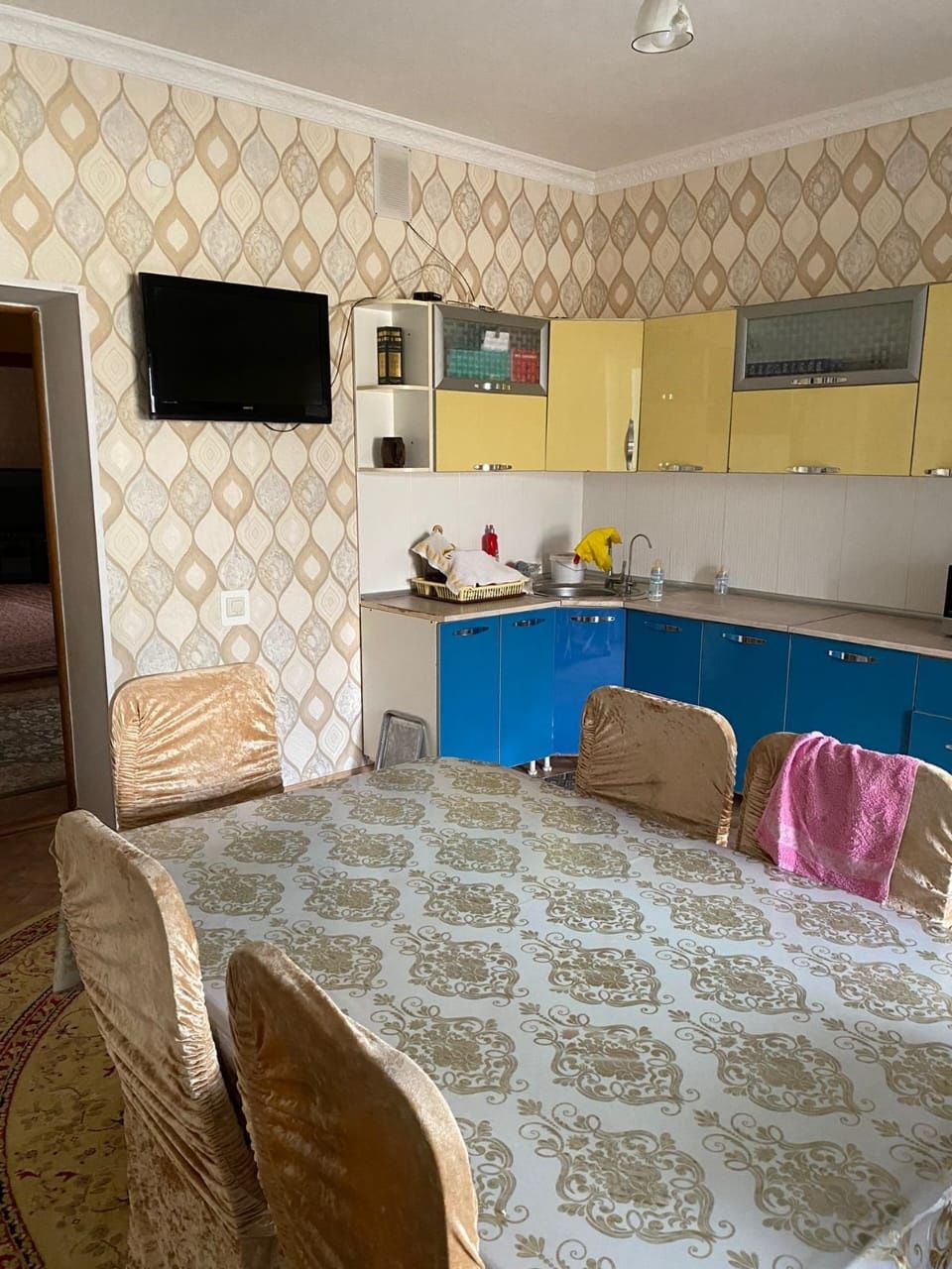Сайын ауылынды орталықта ауласы кең жақсы үй сатылады.