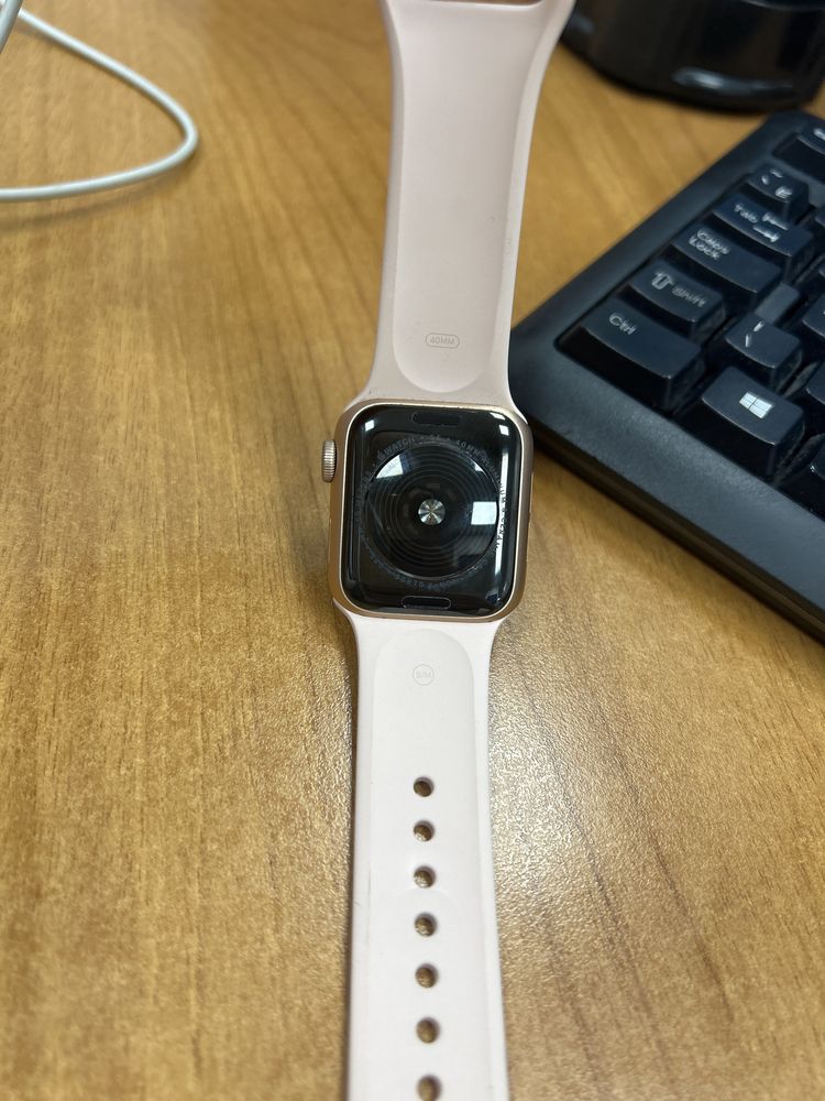Apple watch SE 40мм