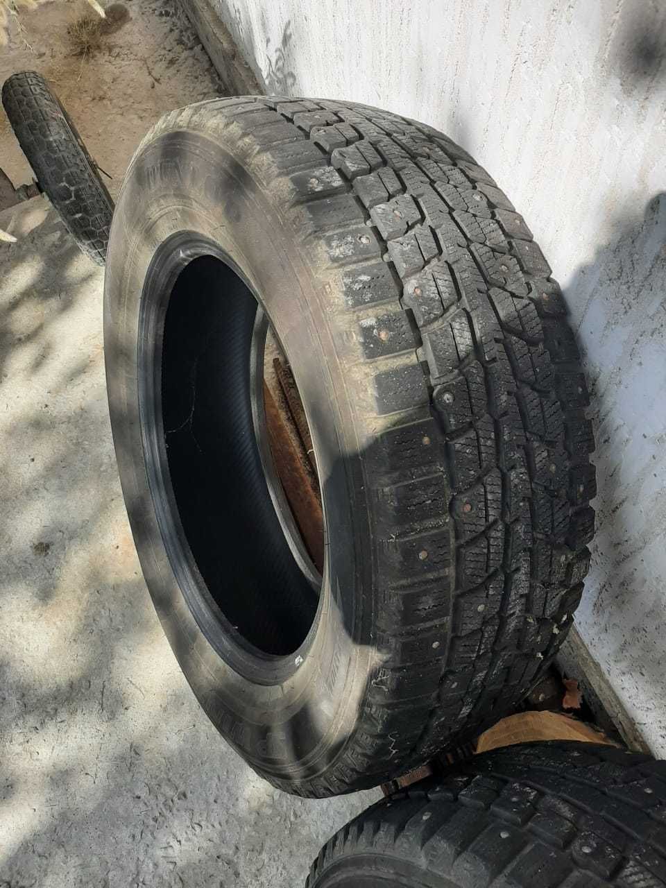 Шины Dunlop 225-65 на 17 зимние (шипованые)