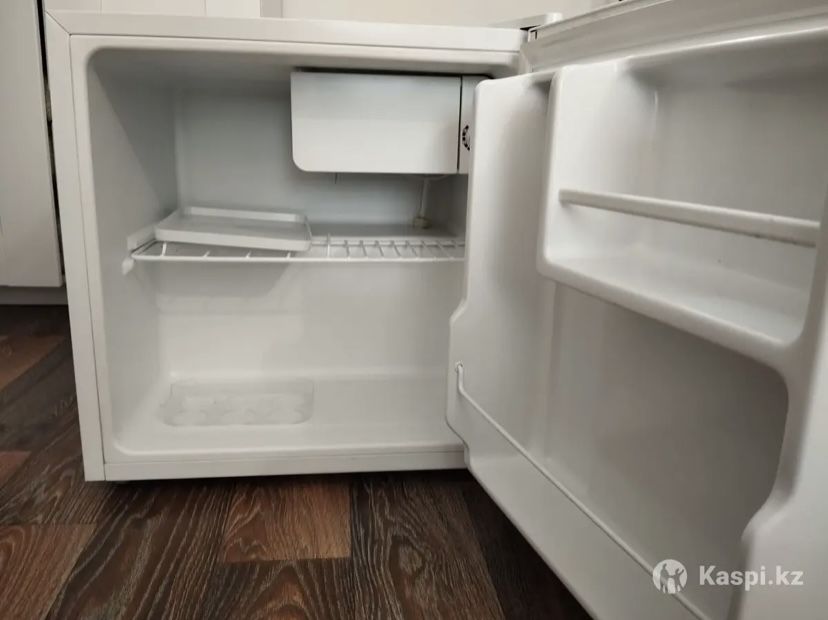 Продам мини холодильник Midea