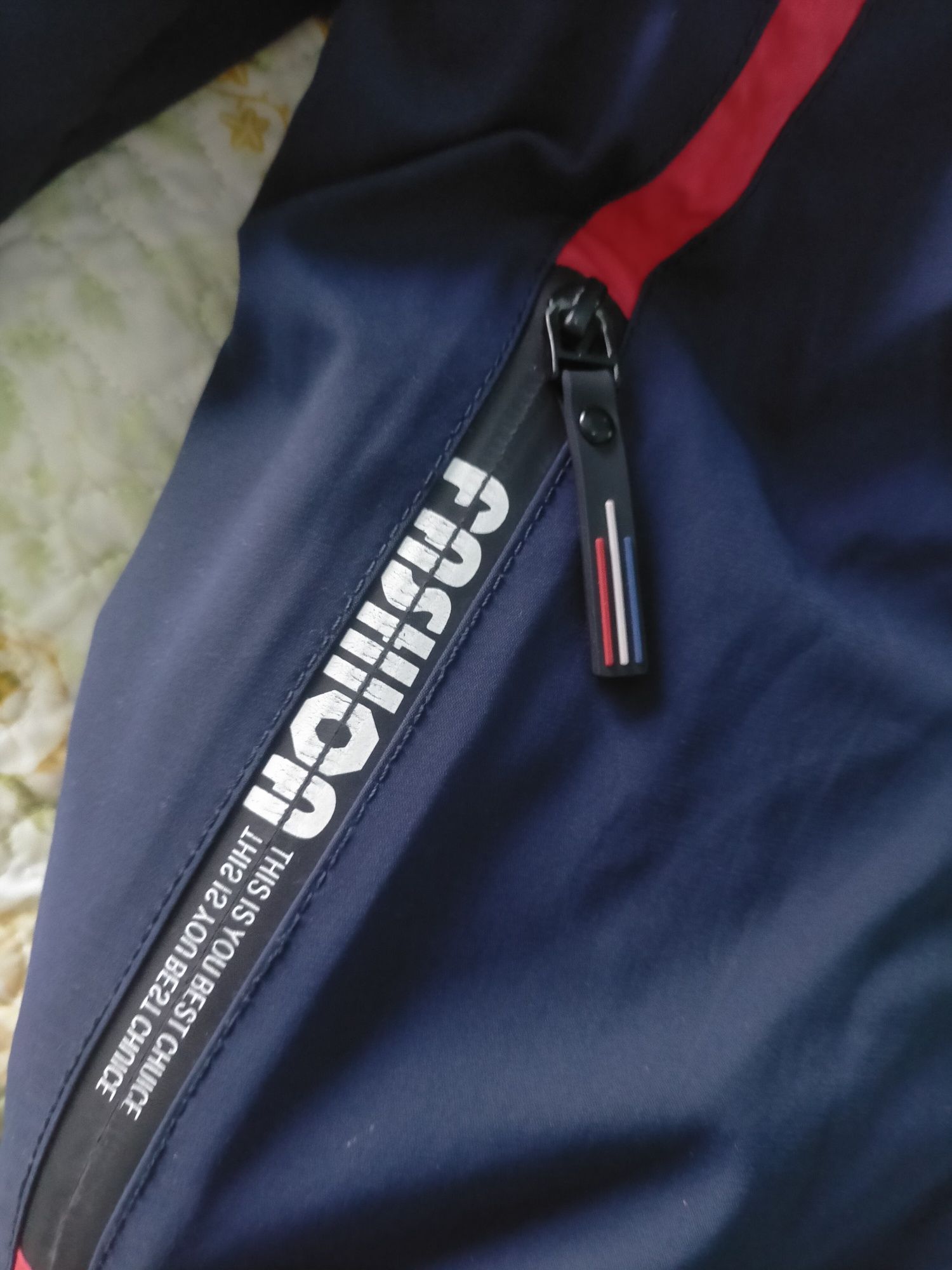 Продам демисезонную куртку для мальчика!