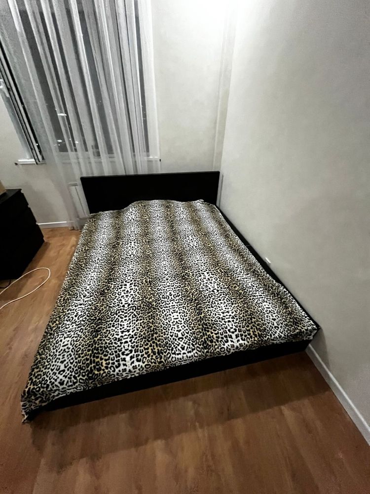 Продам спальный гарнитур.