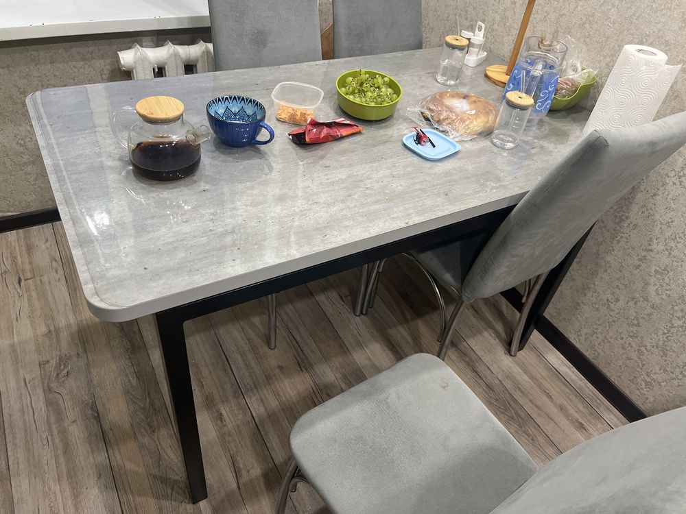 Продам стол для кухни в отличном состоянии