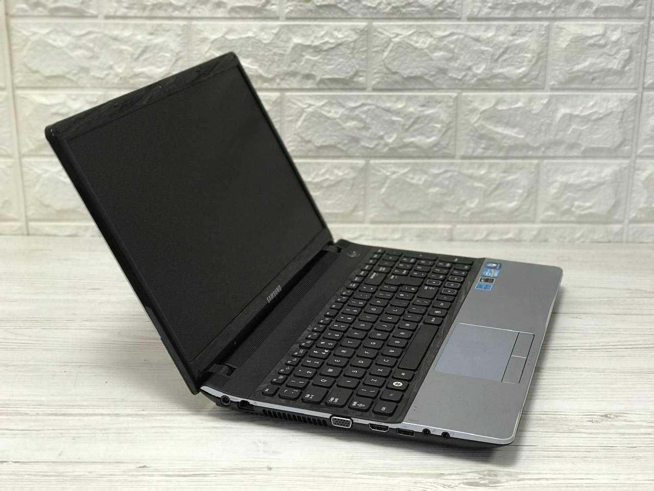 Ноутбук Samsung 15.6 Core i3, SSD 120, GT 520MX