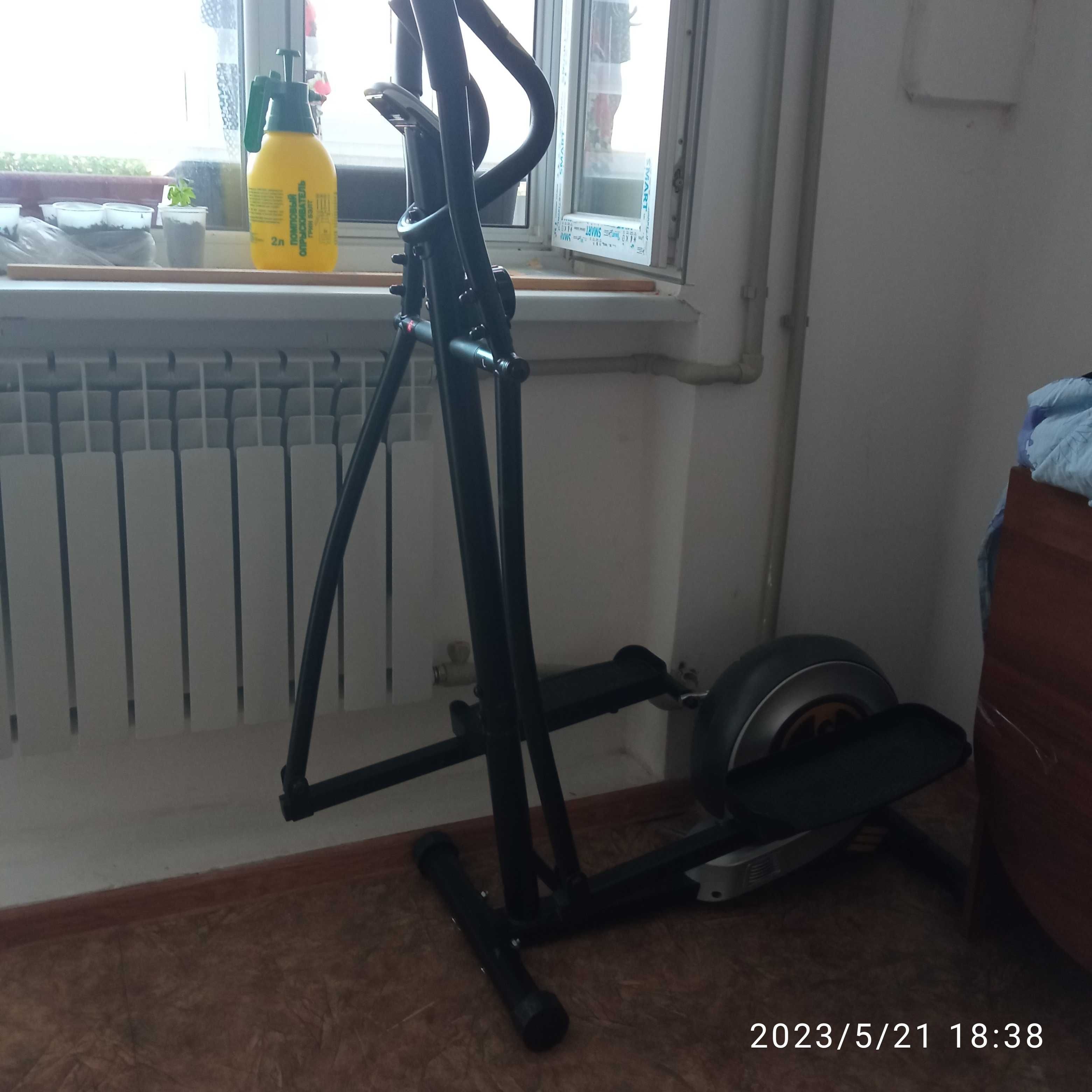 Срочно продаю новый эллиптический тренажер за полцены