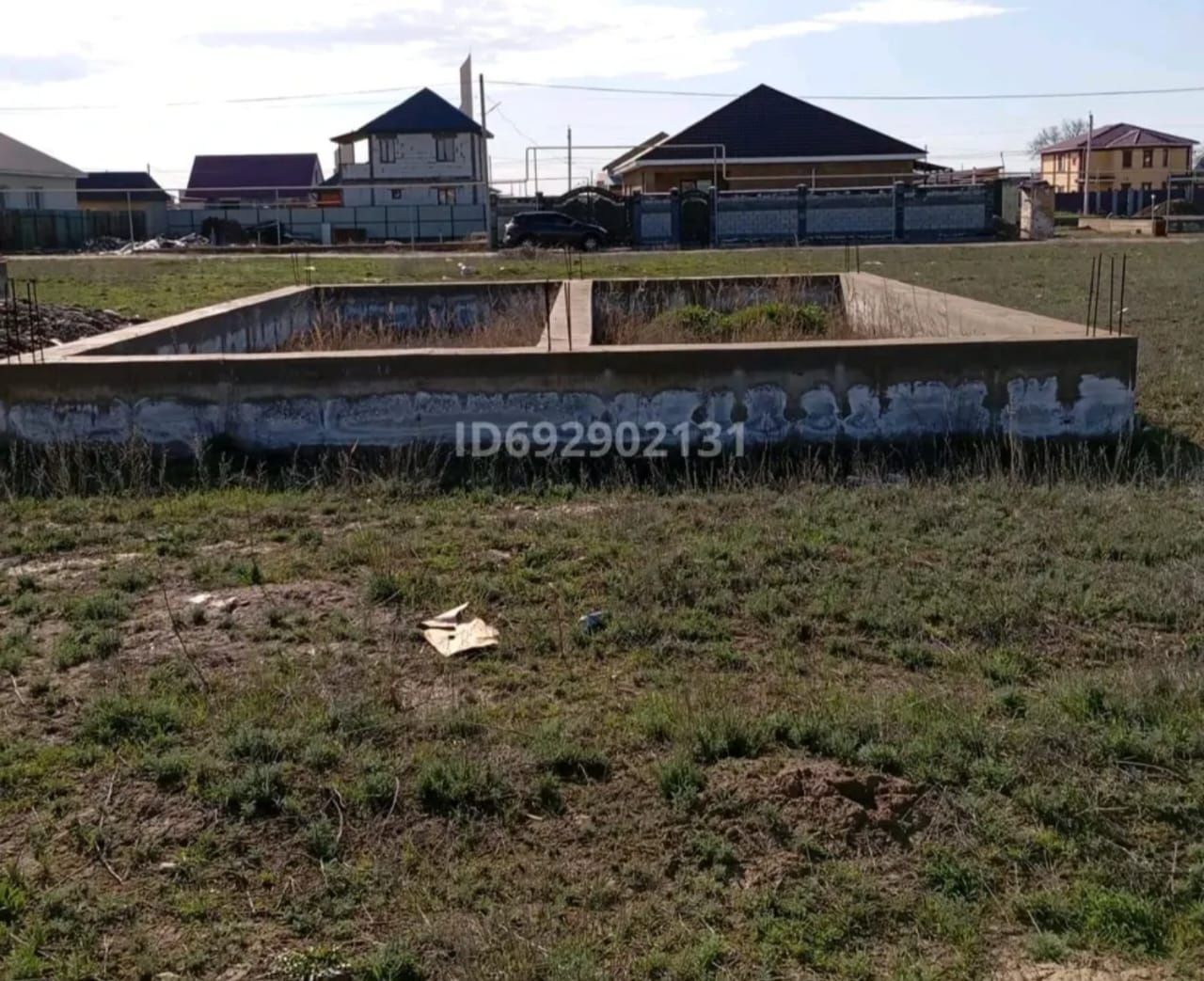 Продам участок с фундаментом.