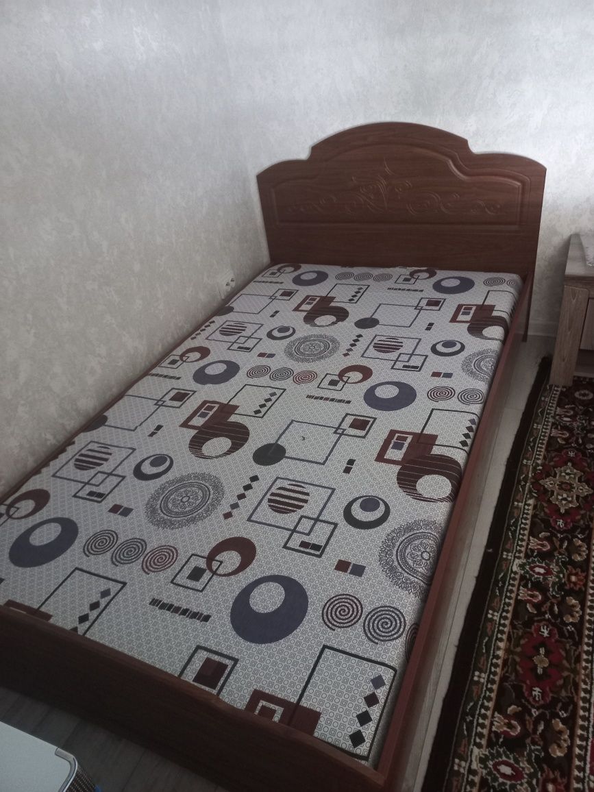 Диван б/у состояние отличное . Кровать 1,50×2 м