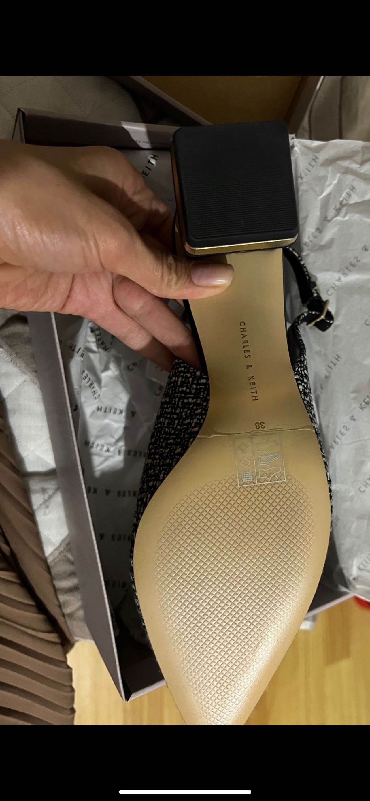 Босоножки Charles&Keith СРОЧНО!