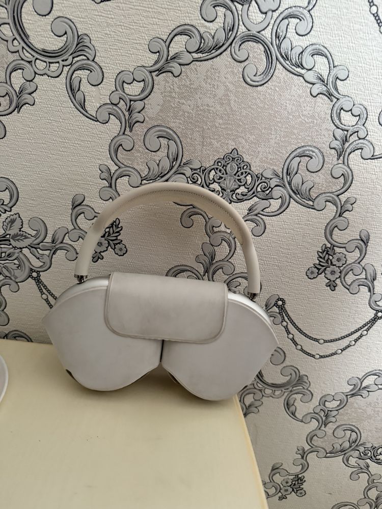 Продам наушники Airpods Max