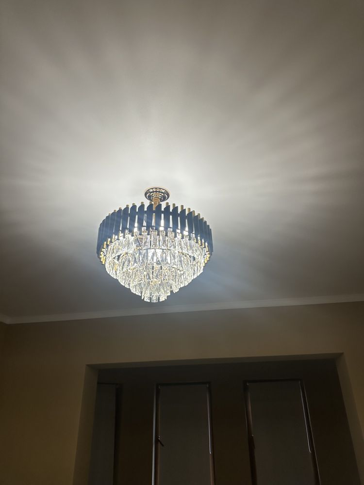 Продам люстры 80 и 60 диаметр