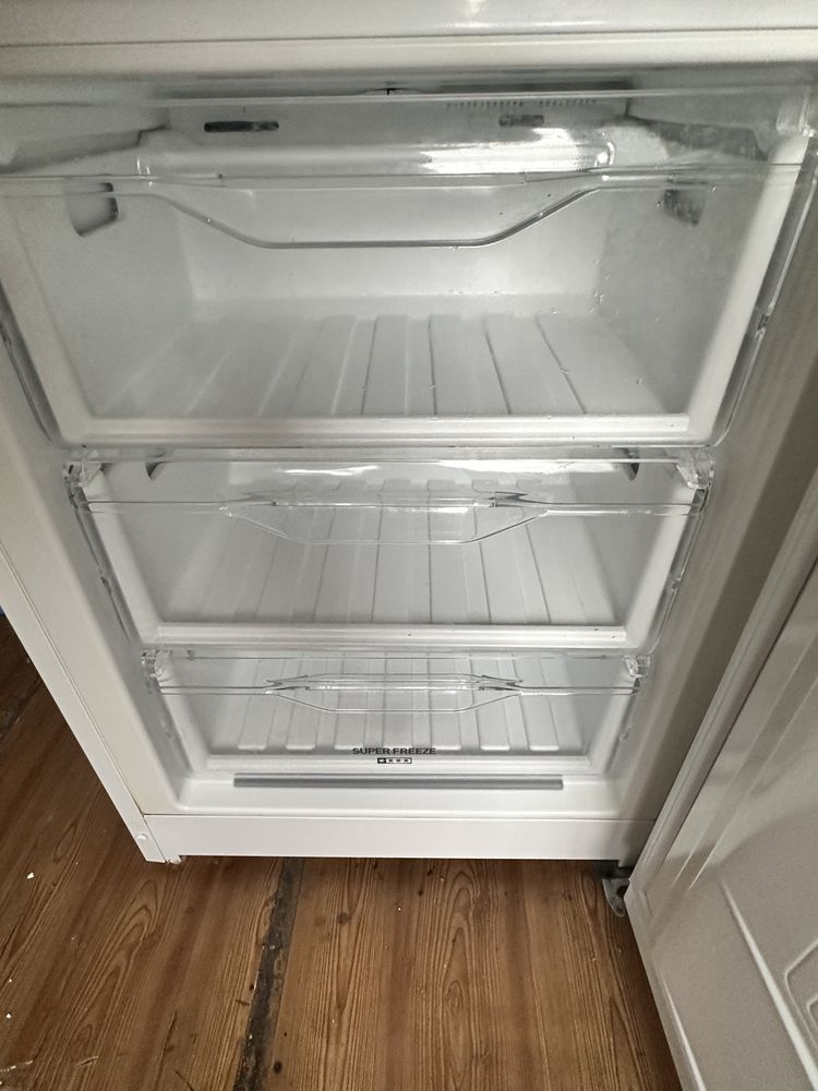 Продам холодильник