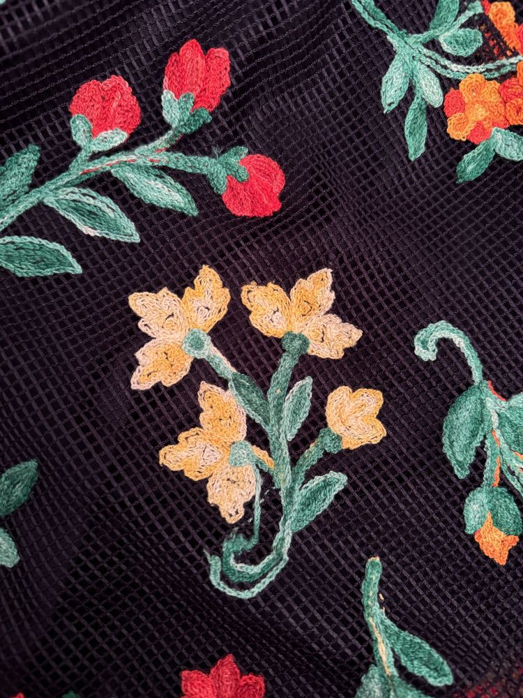 Платье с вышивкой