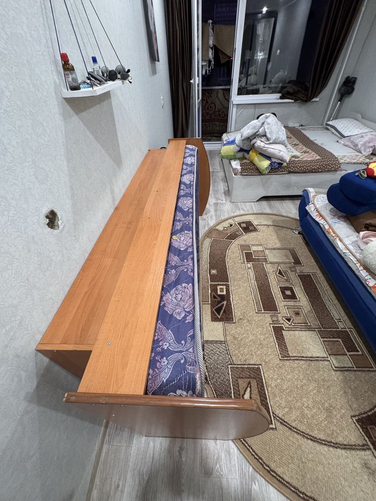 Продам кровать с матрасом.