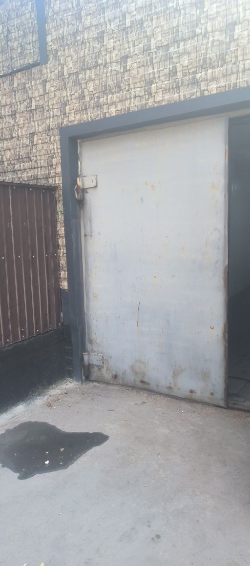 Продам воротаи для гаража с навесом