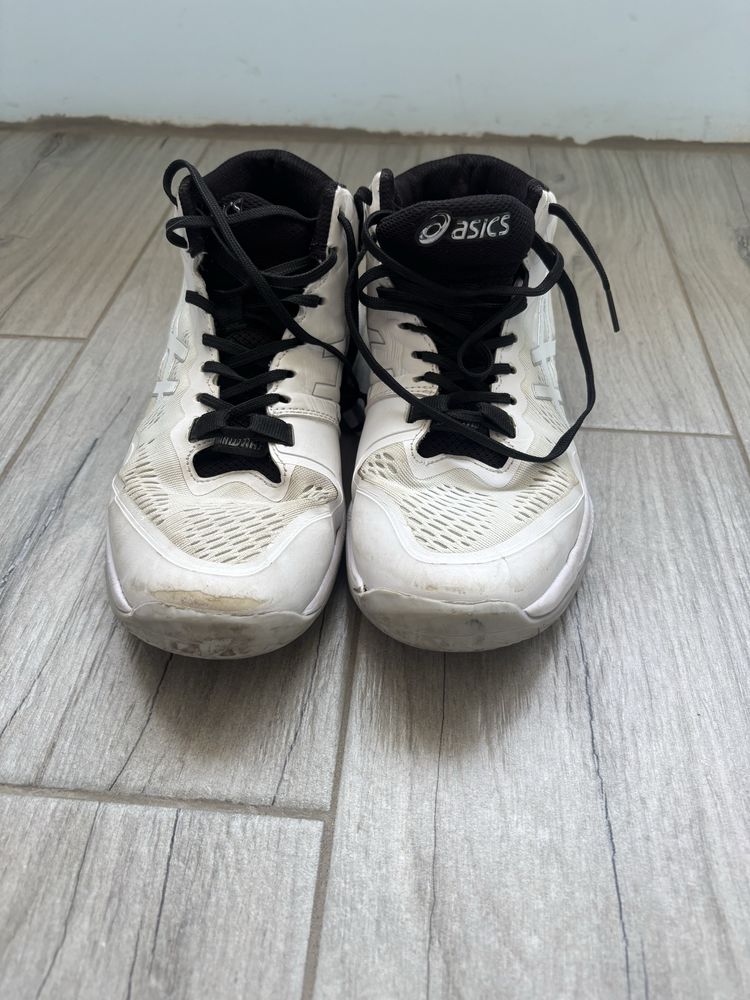 Волейбольные кроссовки Asics