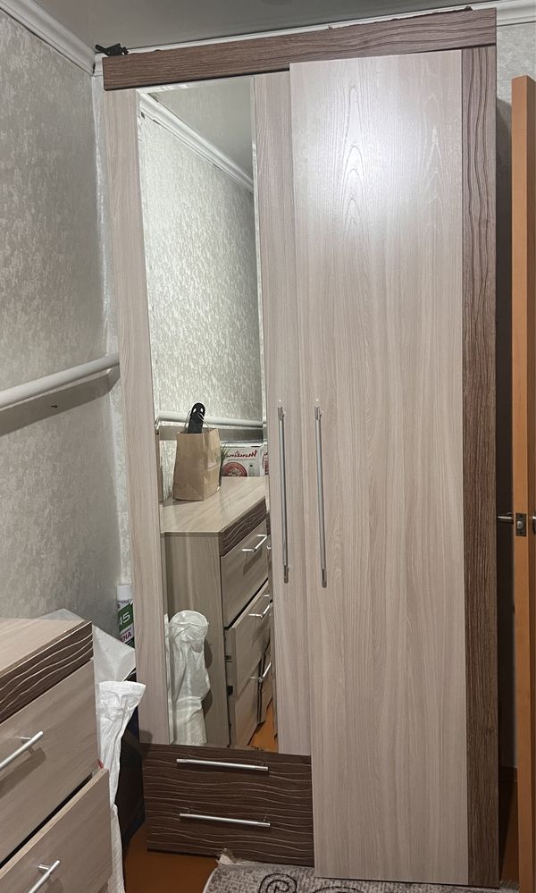 Спальный гарнитур кровать , шкаф, комод