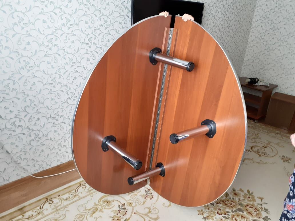 Стол круглый низкий