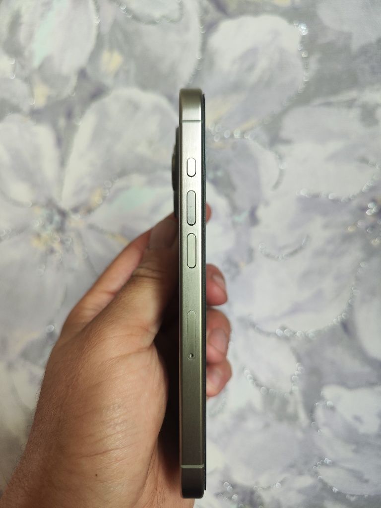Продам iPhone 15 pro 256Gb
