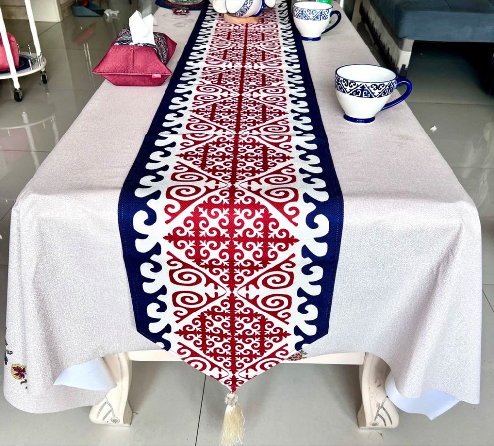Продам дорожки на стол