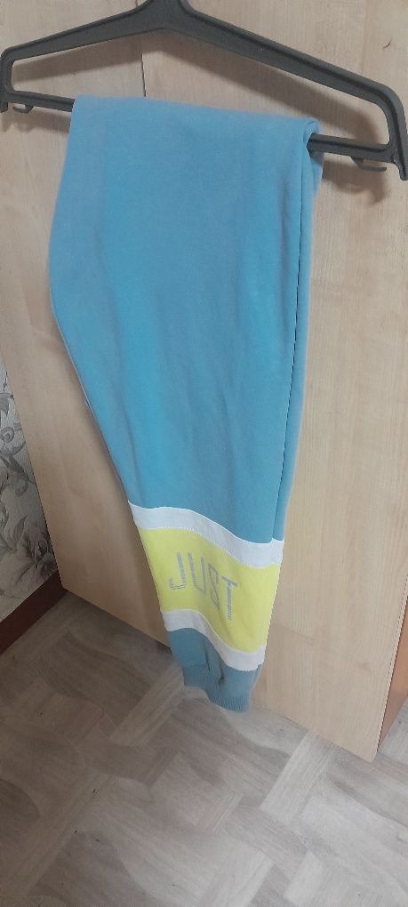 Продам женский костюм,почти новый.