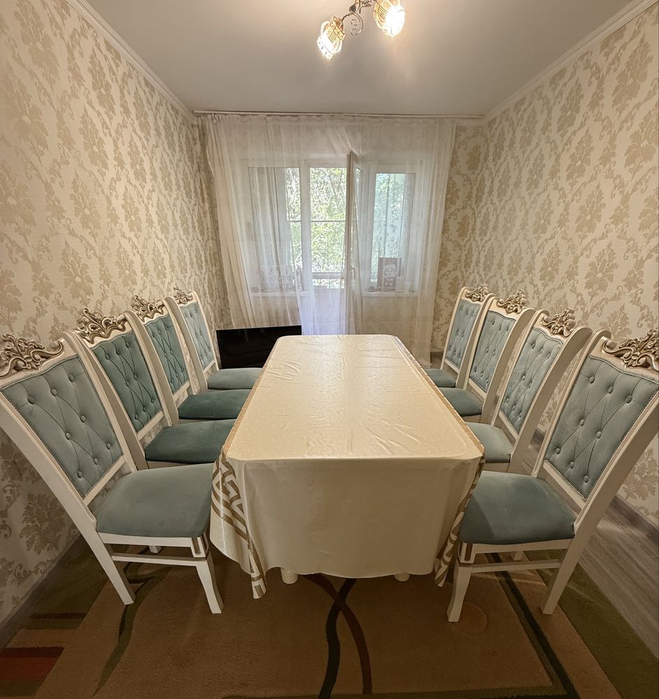 Срочно продается стол со стульми 8шт
