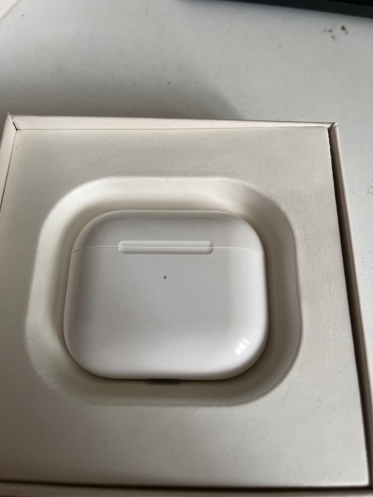 Бренд- Apple AirPods