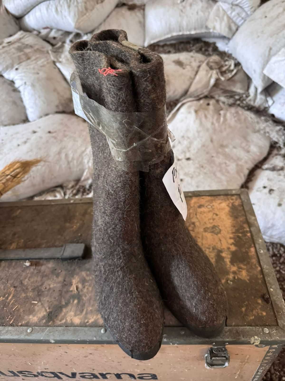 Продам рабочие валенки новые