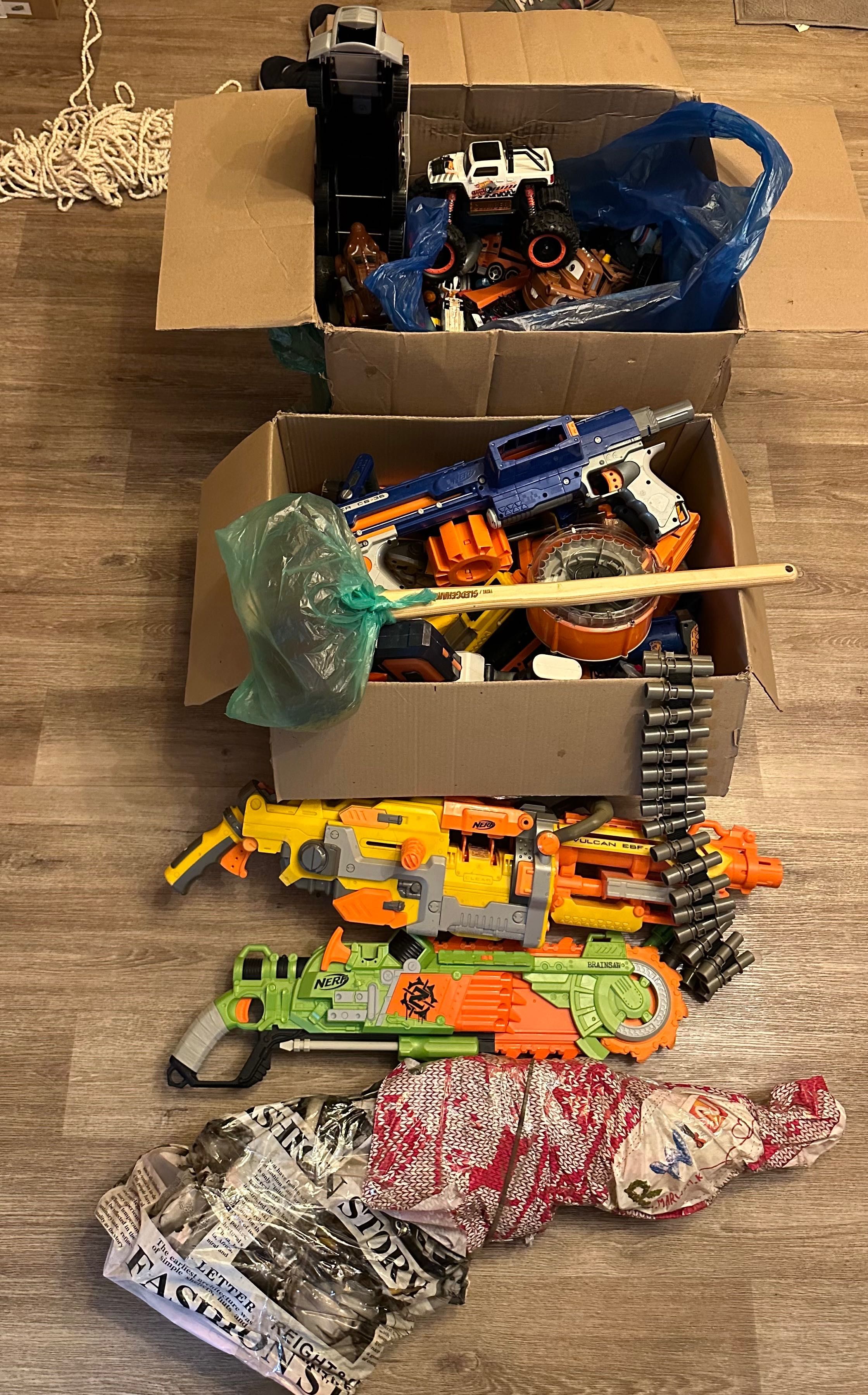 Игрушки детские, оригиналы из США, машинки Hot Wheels и Nerf