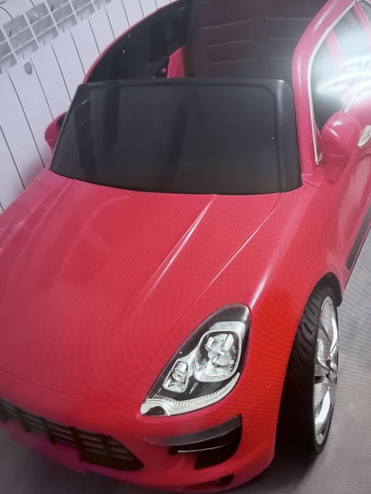 Продам детскую красивую машину новая на пульте марка porshe
