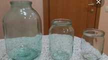 Банки  разные, есть с крышками