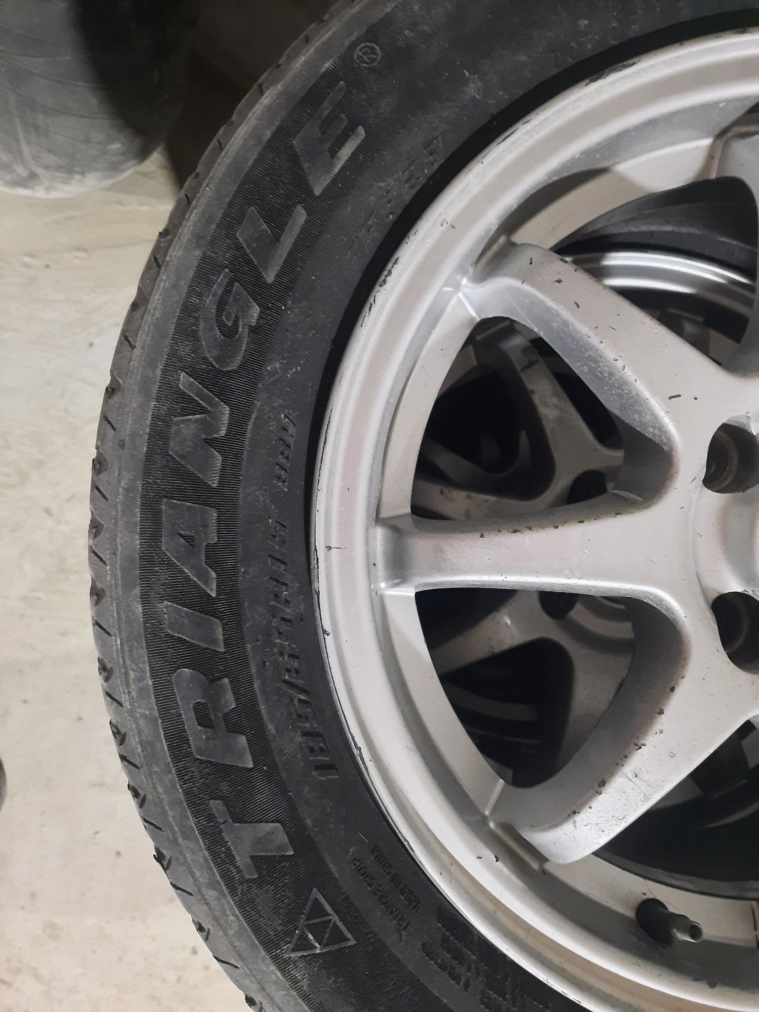 Продам диски с летней резиной комплект. 185/65R15