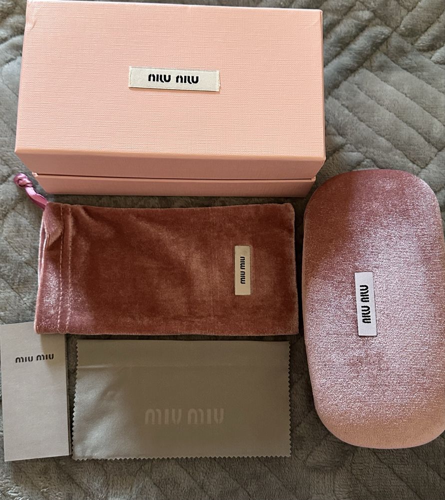 Стильные очки бренда Miu Miu