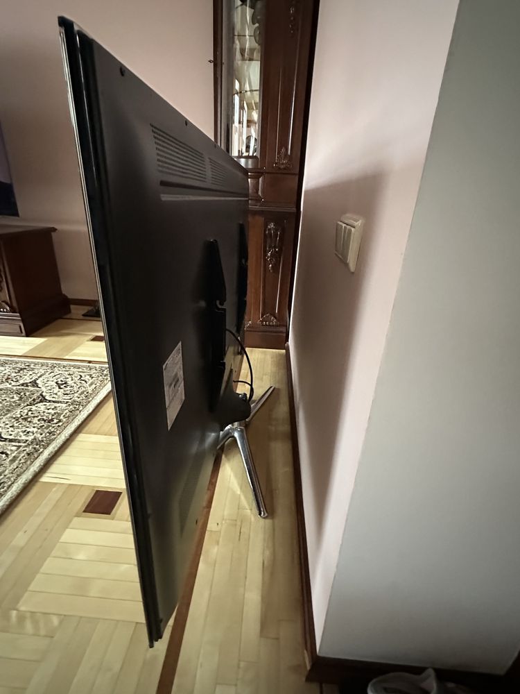 Продам б/у телевизор Samsung, Smart TV, необходим ремонт электроники