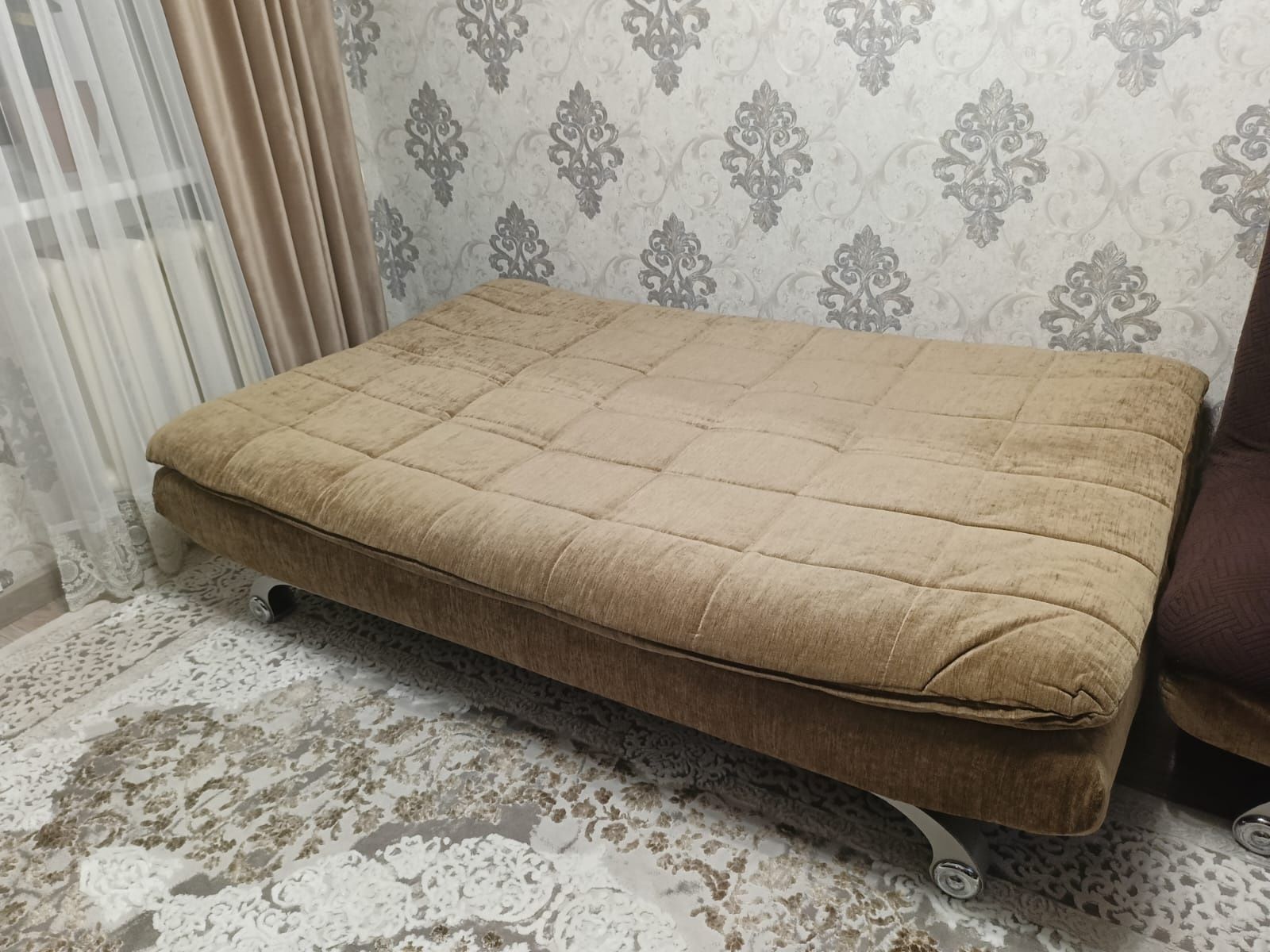 Продам диван с 2 креслами