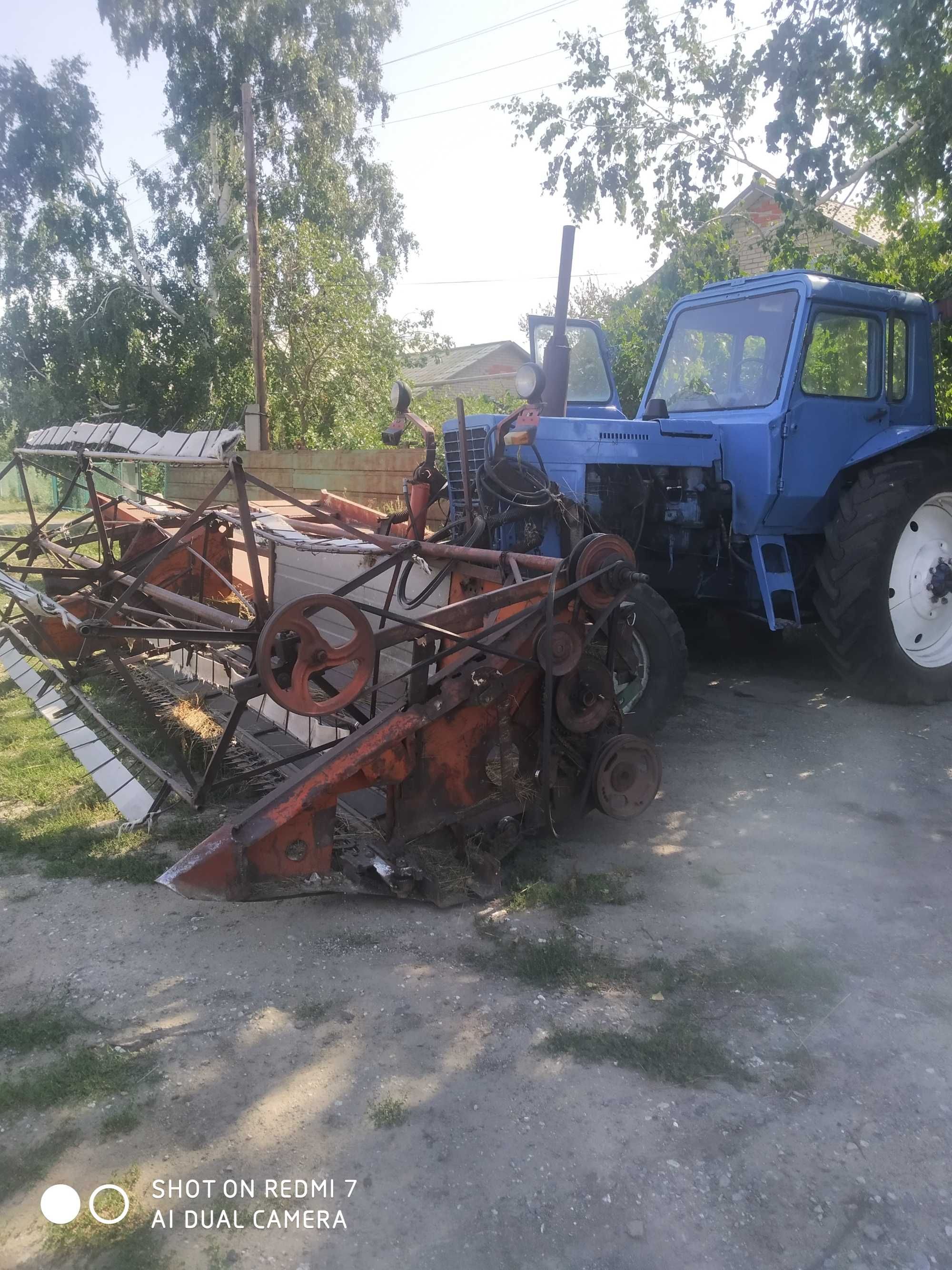 Продам МТЗ-80 с жаткой. Плуг 4-х корпусный.