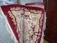 Большой, красивый красный ковёр с узорами