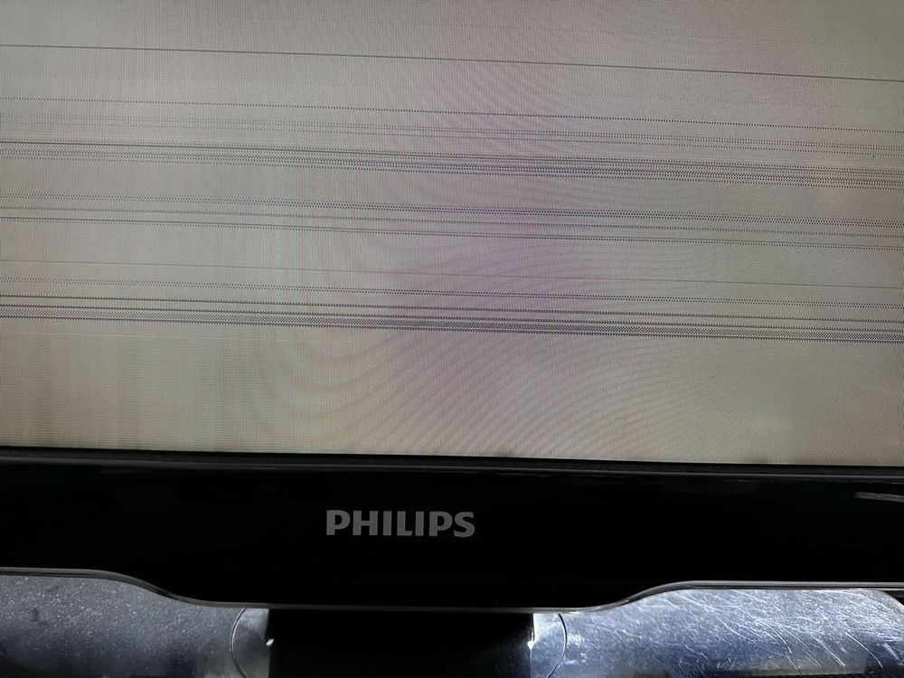 Продам телевизор PHILIPS на запчасти
