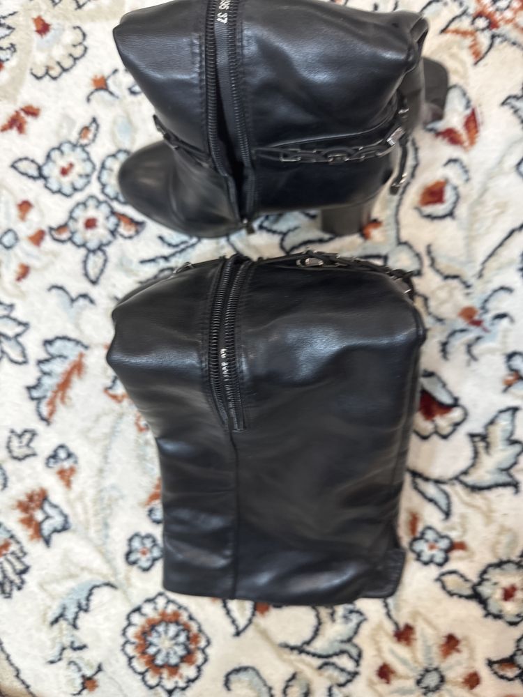 Продам зимние сапоги. Теплые, красивая модель.