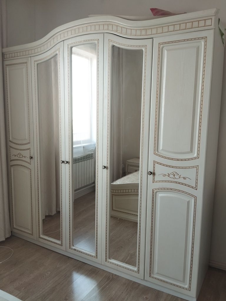 Спальный гарнитур