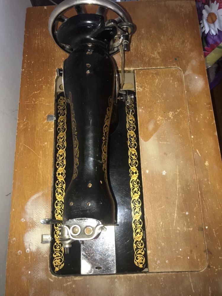 Швейная машинка (ножная)