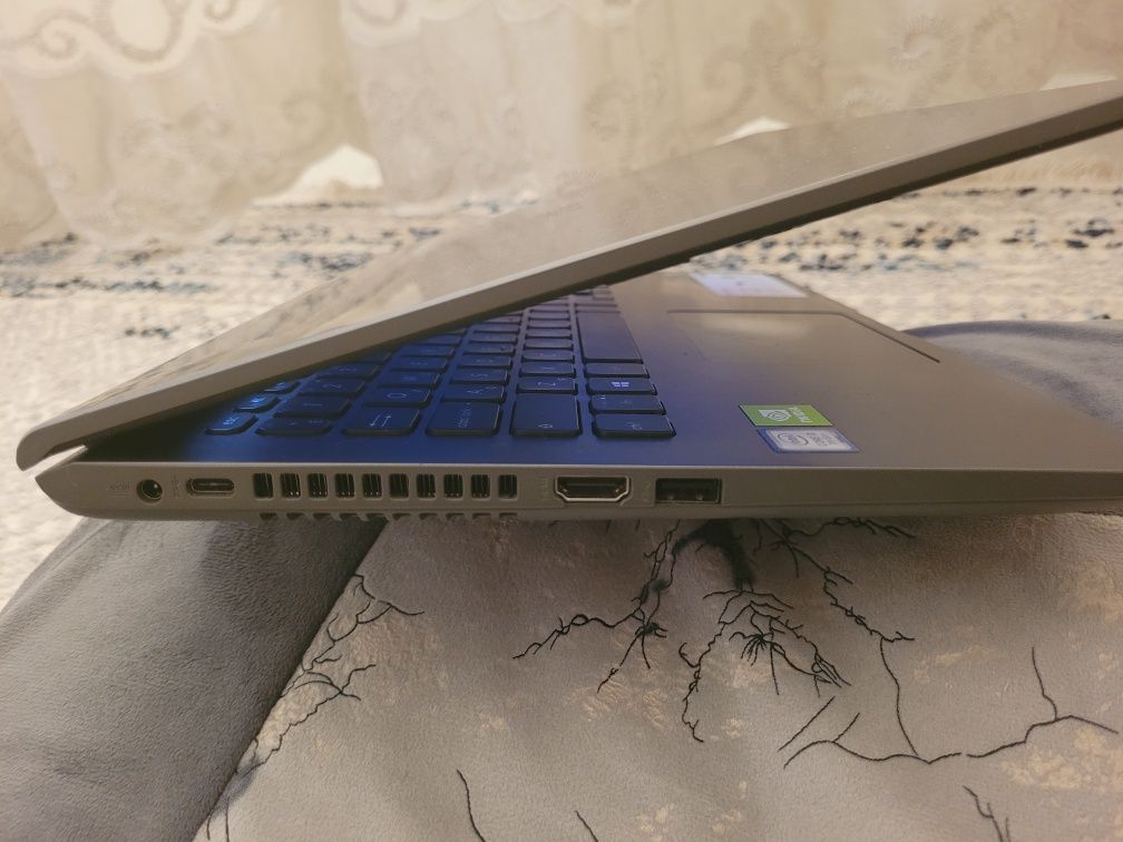 Продам ноутбук Asus Vivobook 8GB DDR4, SSD 256GB, NVIDIA GeForce MX230