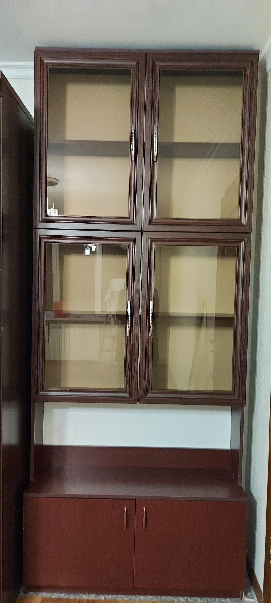 Продам книжный шкаф