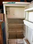 Продается холодильник в хорошем достояние. Цена 20 тысяч теңге.