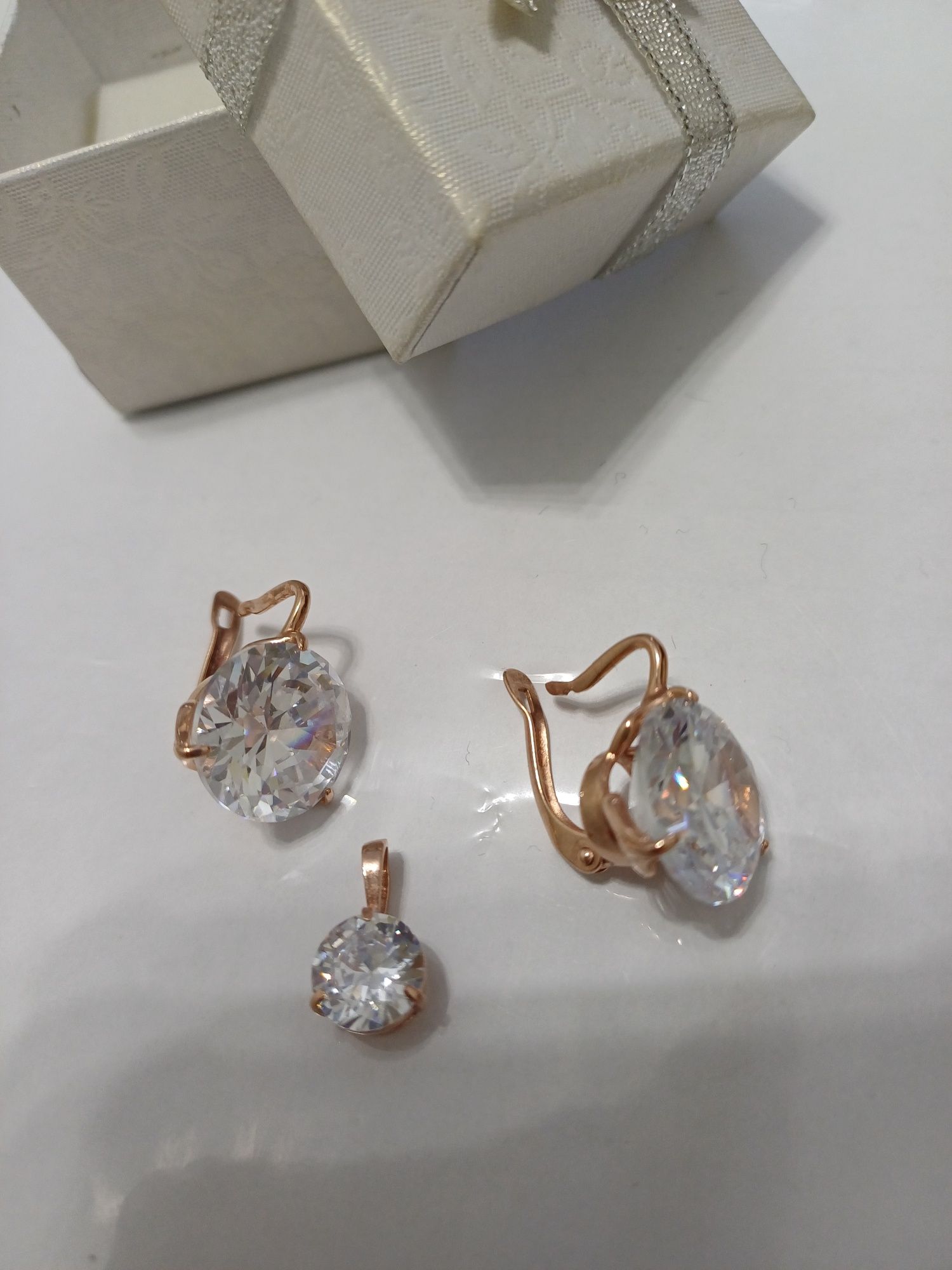 Серьги и подвеска из розового золота 585 пробы