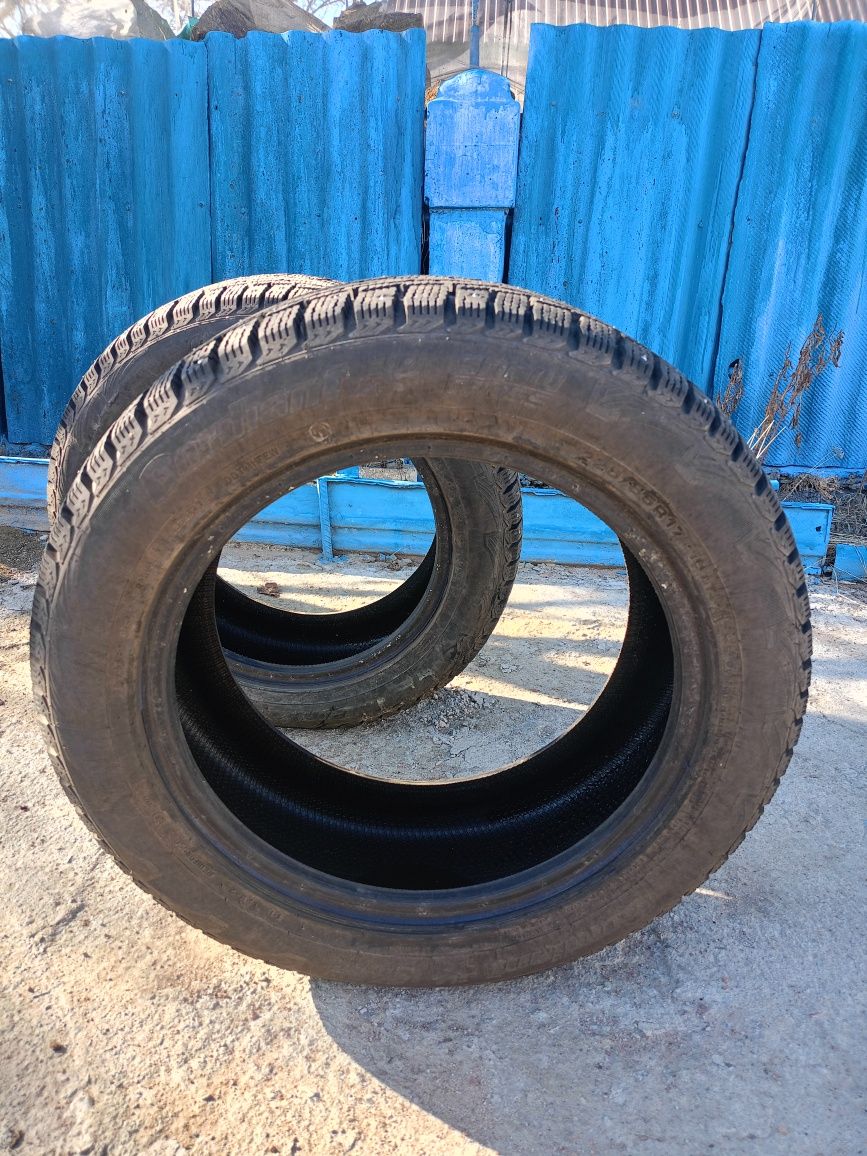 Шины зимние шипованые в хорошем состоянии 225/55R17